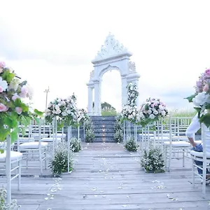 Hotel Giri Bhagawan &