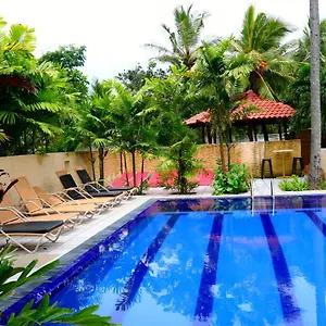 Hotel Maple Leaf